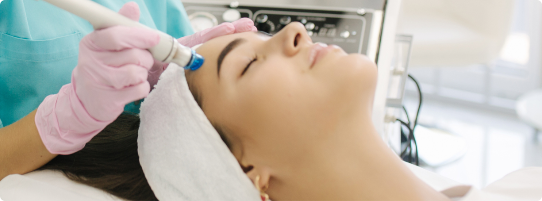 Read more about the article Get the Ultimate Glow with Deep Cleansing HydraFacial with Oxygen and LED Light Therapy